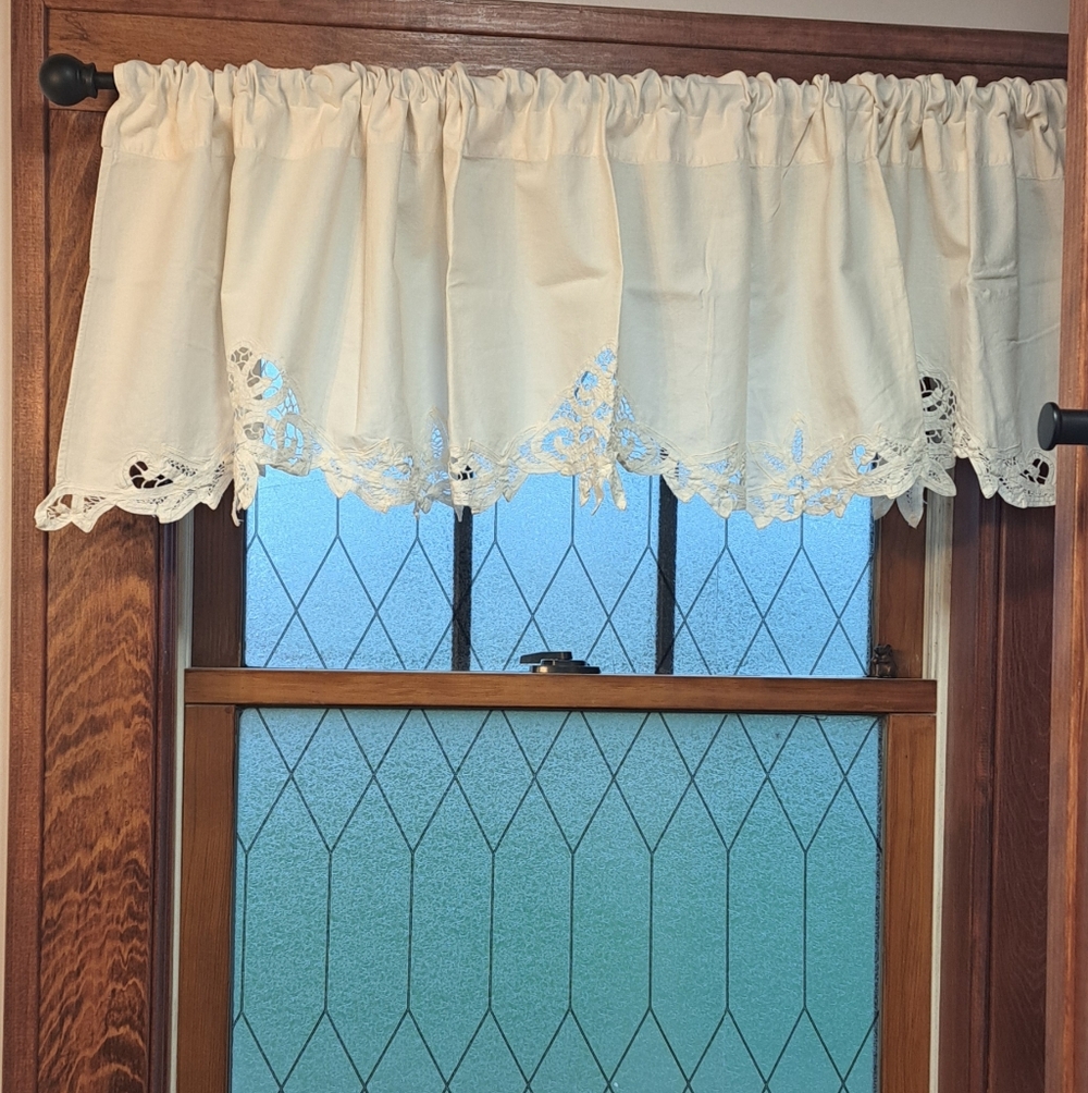 Vintage 90s Cottagecore Shabby Chic Fairycore Grannycore Ivory Window Valance.